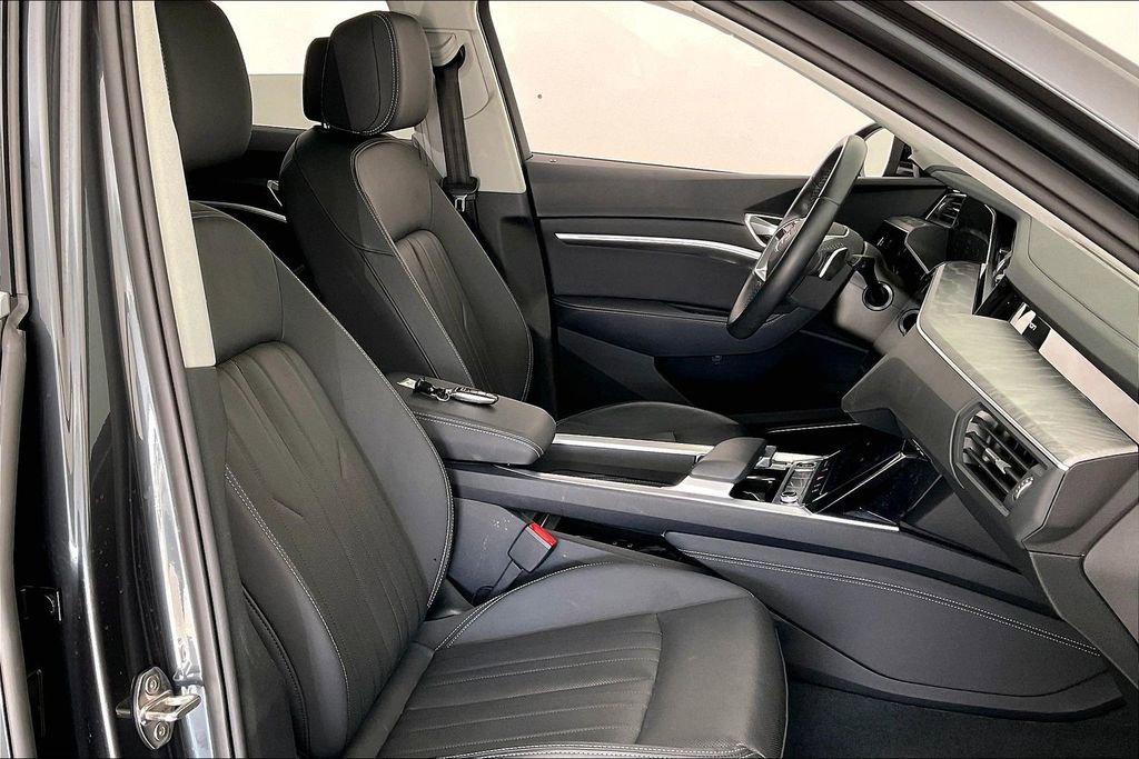 Used 2024 Audi Q8 e-tron Premium Plus w/ Premium Plus Package image 10