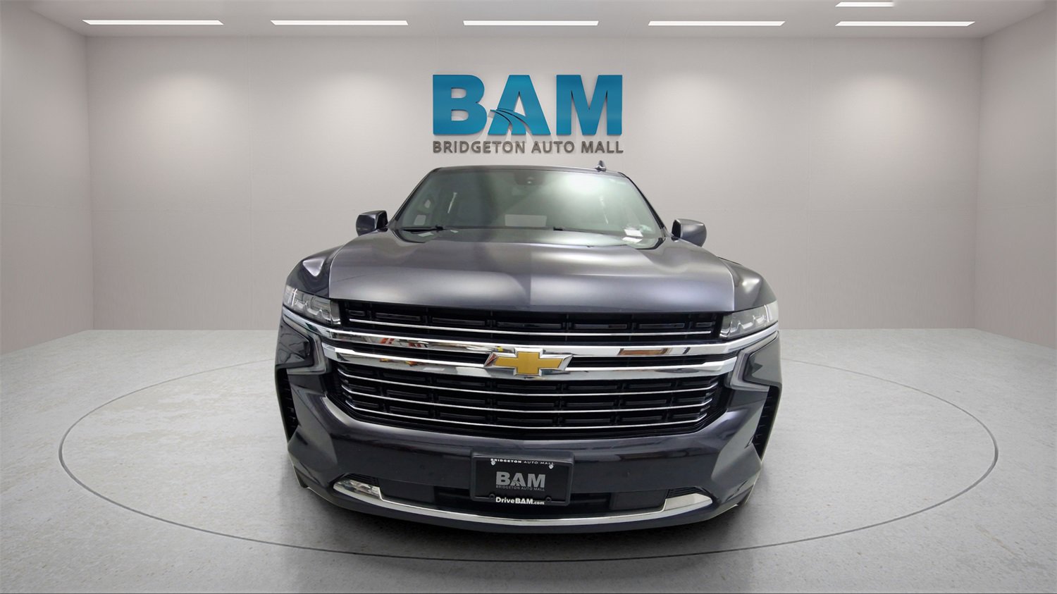 Used 2023 Chevrolet Suburban LT image 2