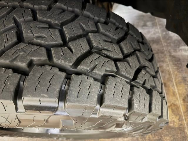 Used 2020 Chevrolet Colorado Z71 image 12