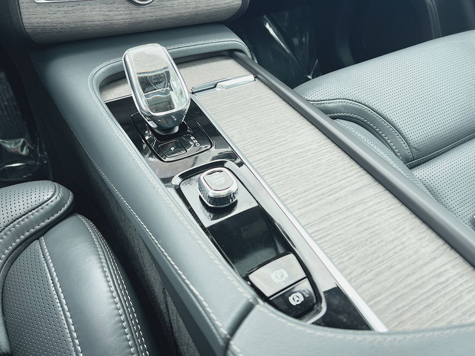 Used 2023 Volvo XC90 B6 Ultimate w/ Protection Package image 22