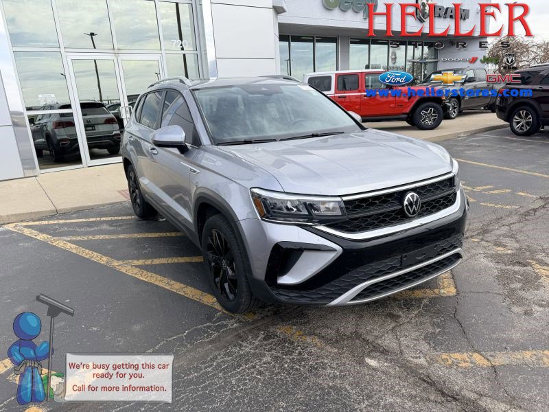 Used 2022 Volkswagen Taos SE w/ Panoramic Sunroof Package AWD/4WD image 1