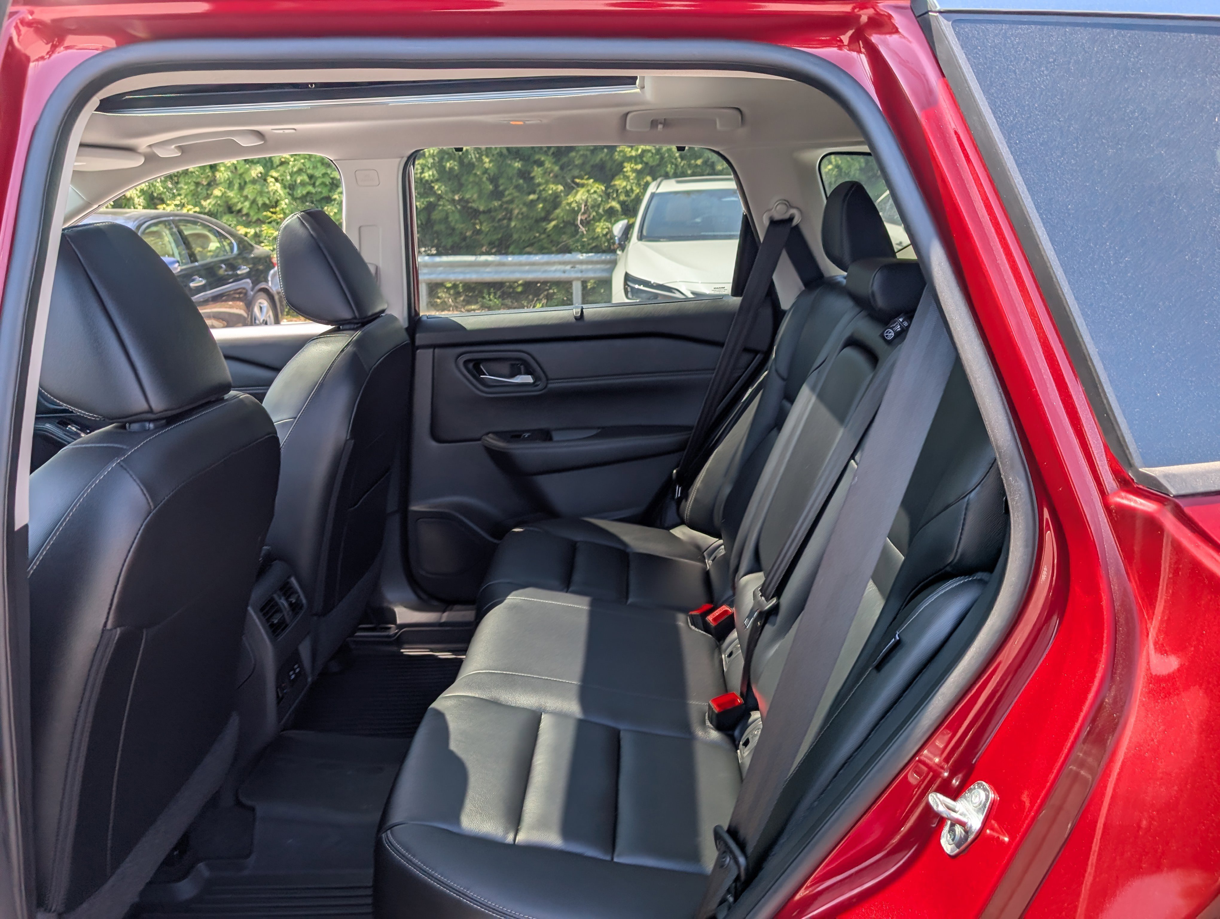 Used 2024 Nissan Rogue SL w/ SL Premium Package image 14