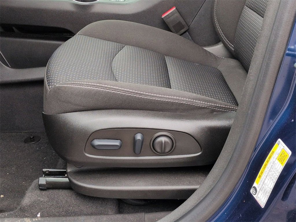 Used 2023 GMC Terrain SLE w/ Driver Convenience Package image 13