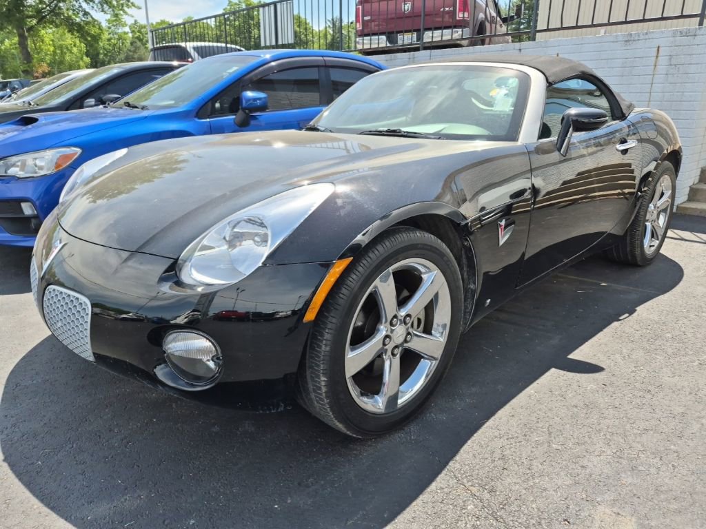 Used 2006 Pontiac Solstice Convertible w/ Premium Package RWD image 2
