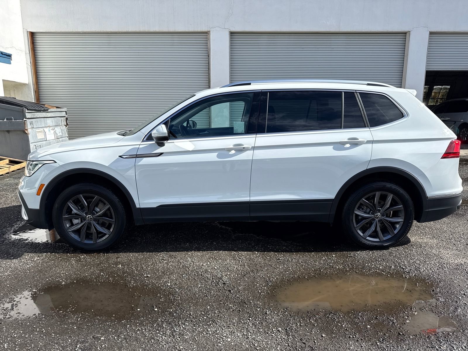 Used 2024 Volkswagen Tiguan SE image 2