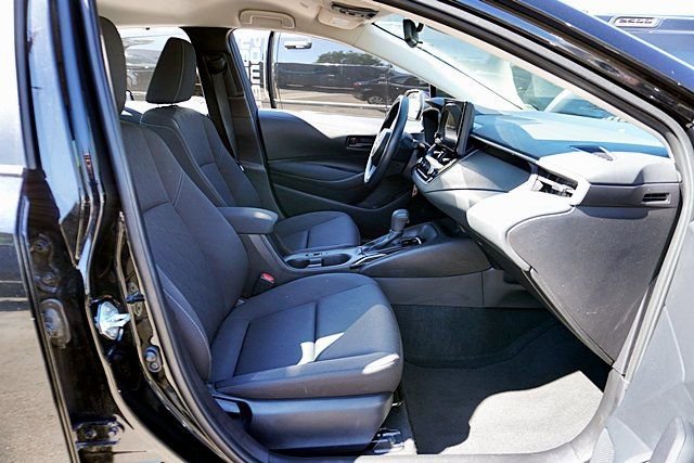 Used 2025 Toyota Corolla LE image 11