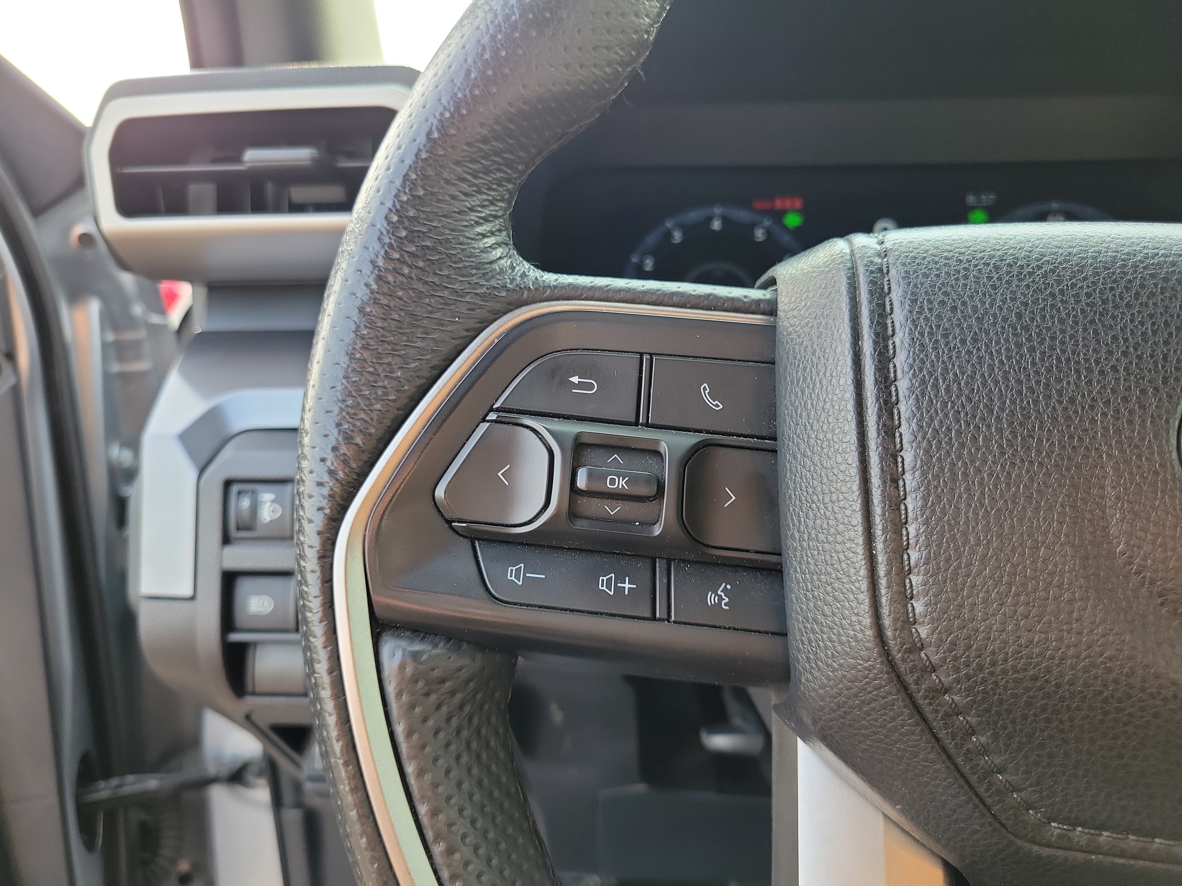 Used 2024 Toyota Tacoma TRD Off-Road AWD/4WD image 22
