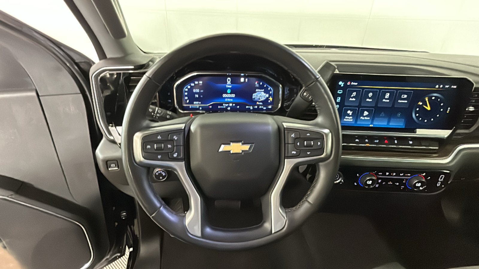 Used 2023 Chevrolet Silverado 1500 LT AWD/4WD image 17