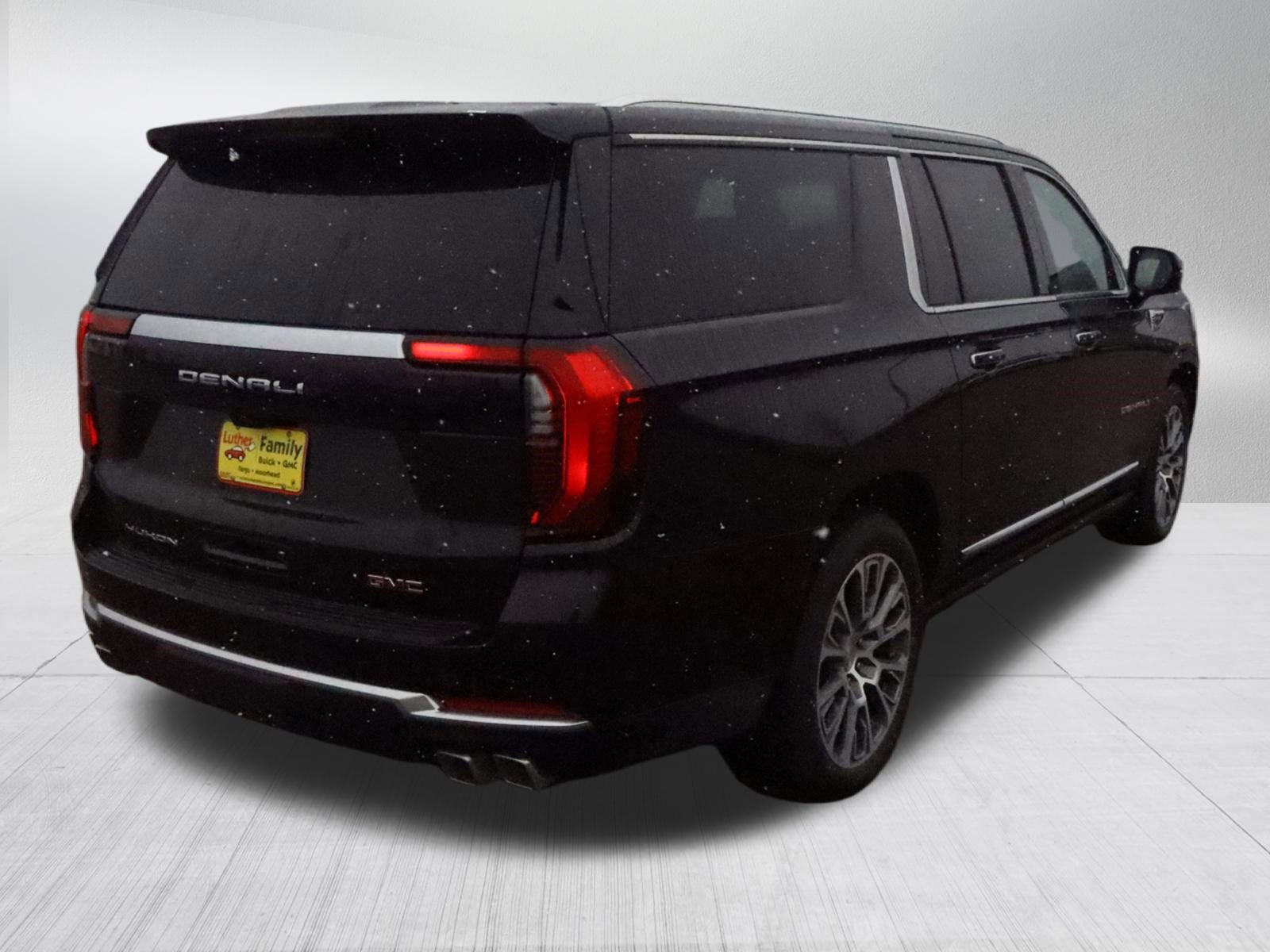New 2026 GMC Yukon XL Denali w/ Denali Reserve Package image 7