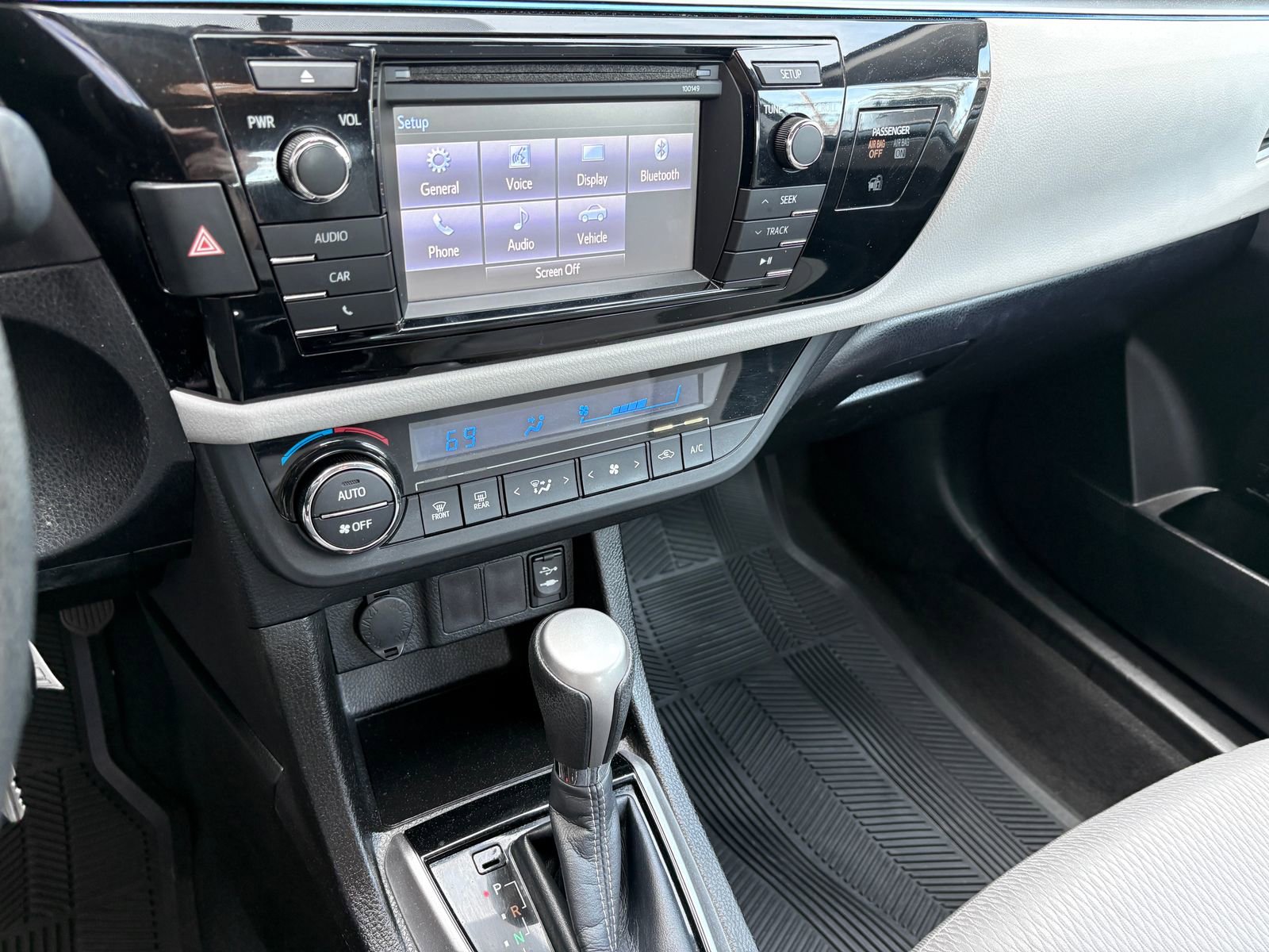 Used 2014 Toyota Corolla LE FWD image 26