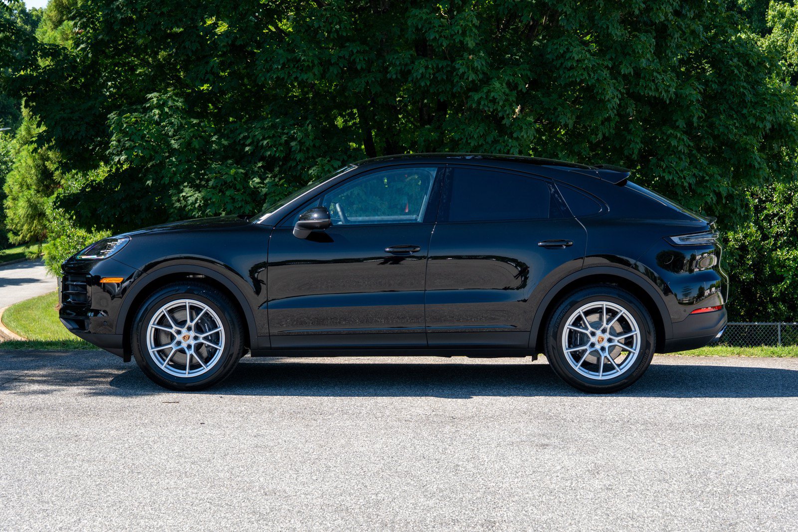 New 2026 Porsche Cayenne Coupe AWD/4WD image 2