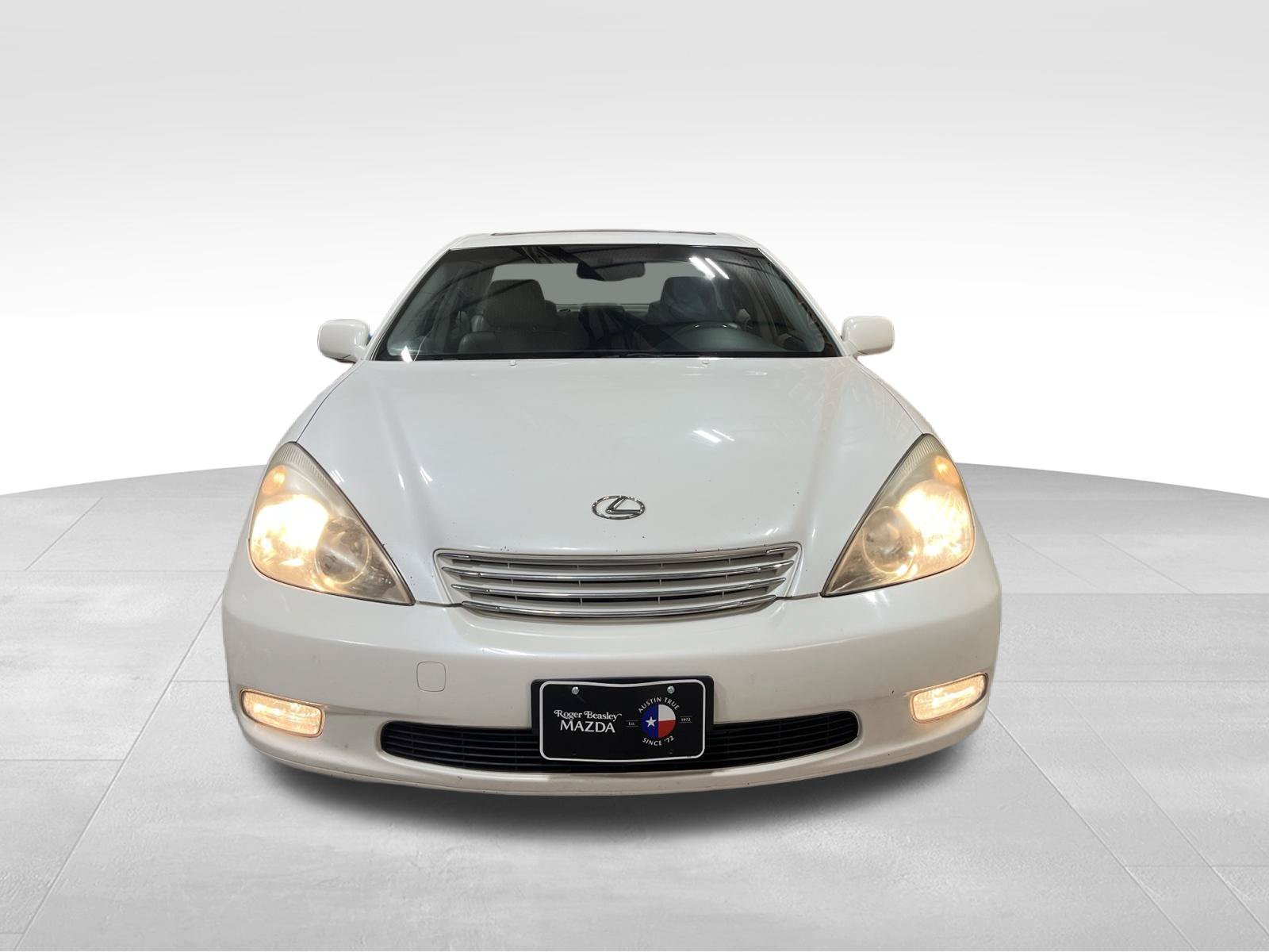 Used 2002 Lexus ES 330 w/ Premium Pkg FWD image 2
