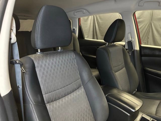 Used 2017 Nissan Rogue S AWD/4WD image 16