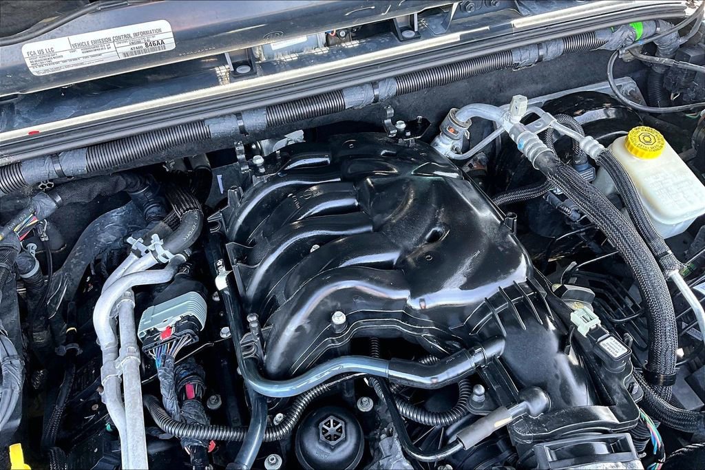 Used 2017 Jeep Wrangler Unlimited Sahara w/ Connectivity Group image 30