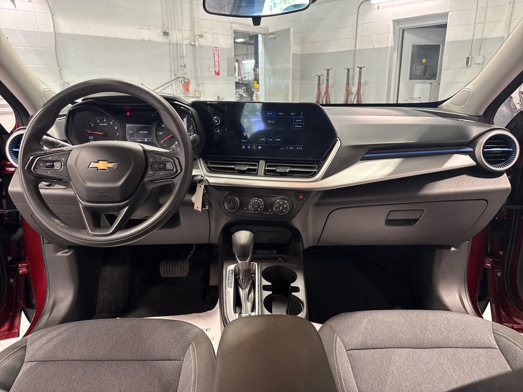 Used 2024 Chevrolet Trax LS w/ LS Convenience Package FWD image 36