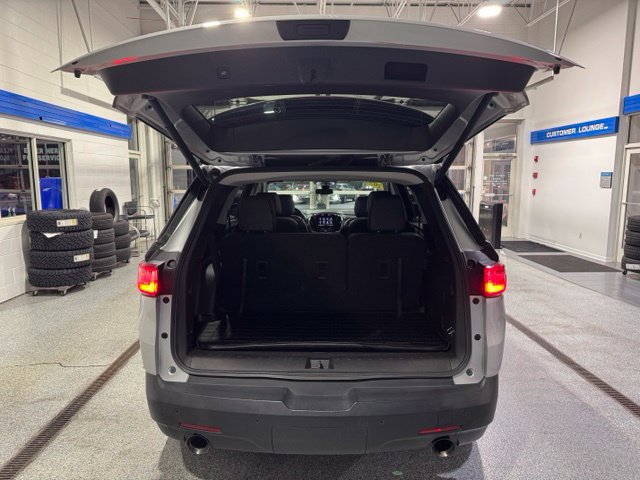 Used 2021 Chevrolet Traverse RS FWD image 10