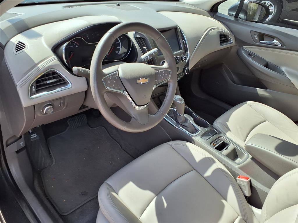 Used 2018 Chevrolet Cruze Premier image 12