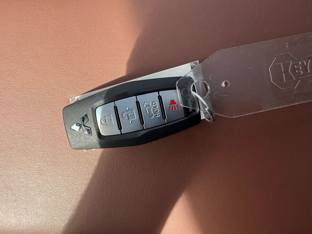 New 2026 Mitsubishi Outlander SEL image 33