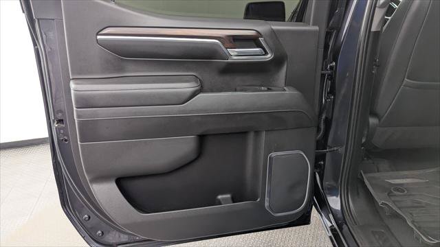 Used 2023 GMC Sierra 1500 SLT AWD/4WD image 16