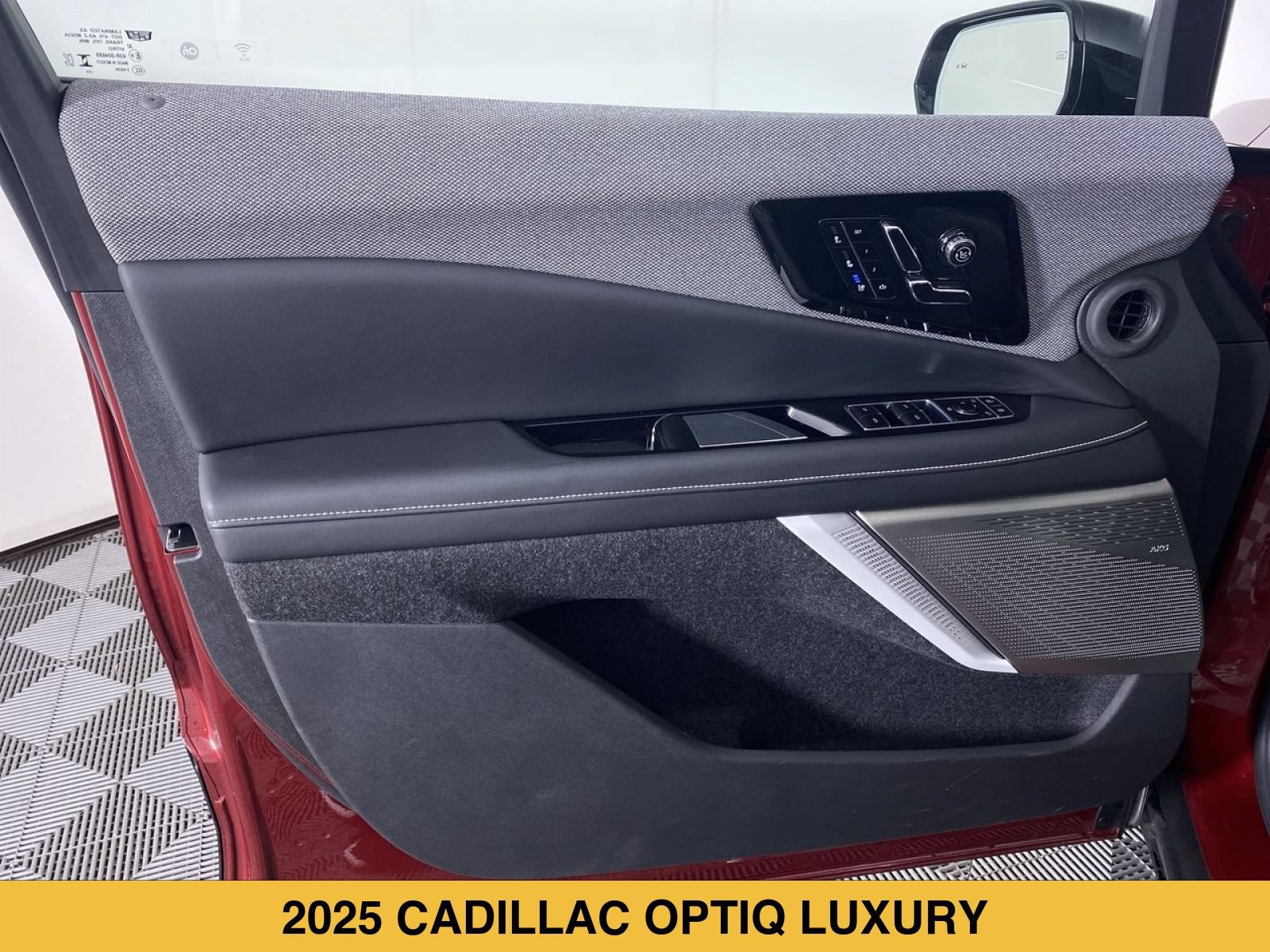 Certified 2025 Cadillac Optiq Luxury 2 AWD/4WD image 11