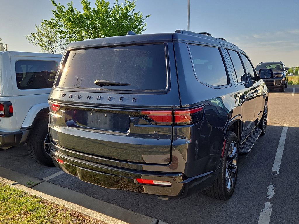 Used 2022 Jeep Wagoneer Series III AWD/4WD image 3