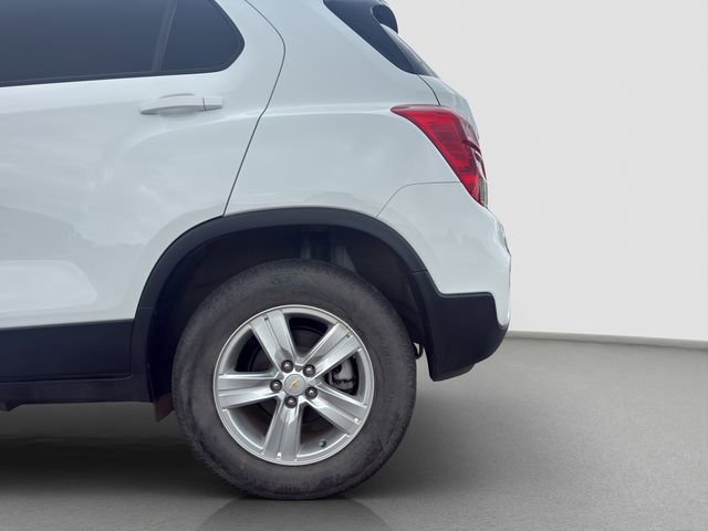Used 2022 Chevrolet Trax LS w/ Tint and Cruise Package AWD/4WD image 29