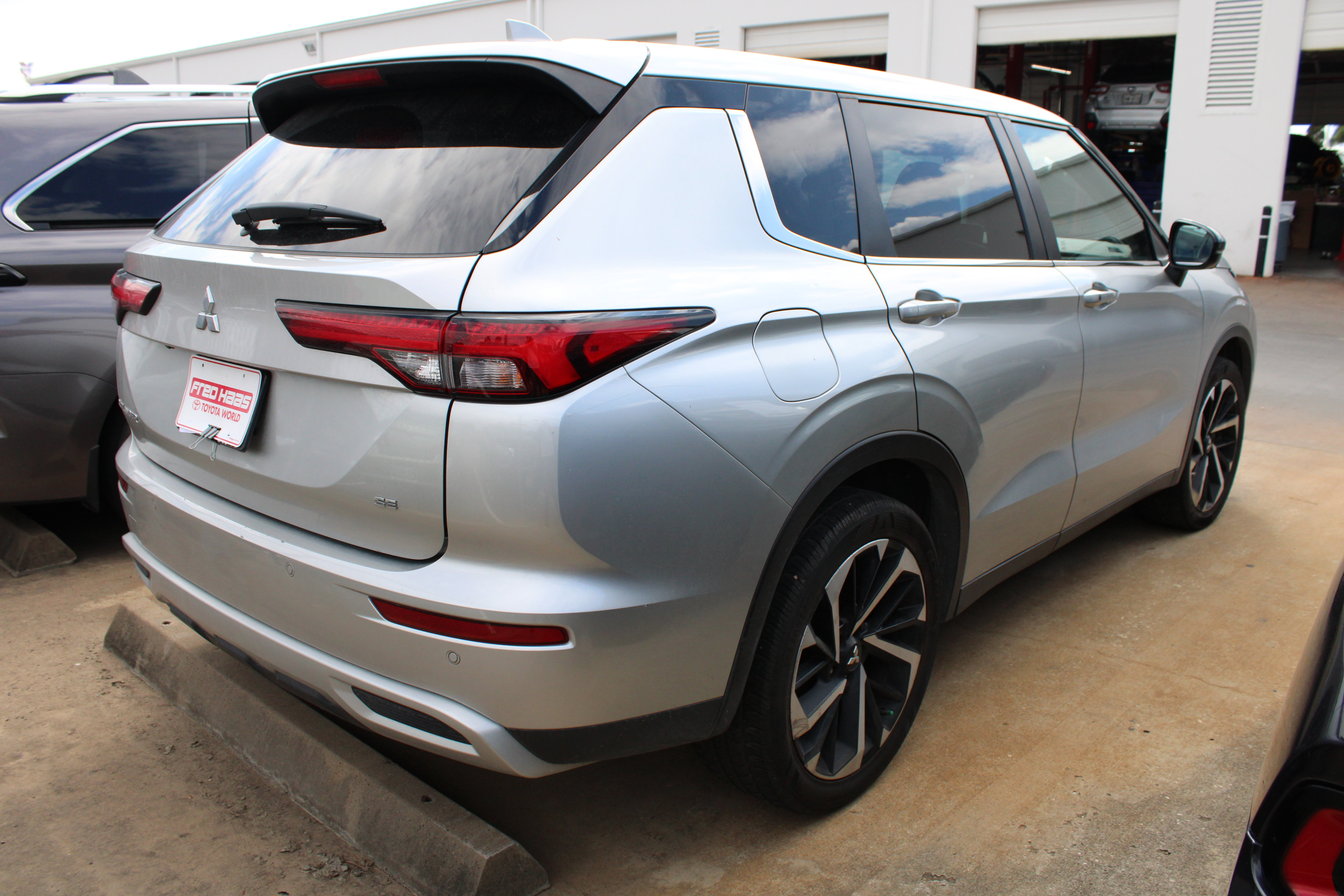 Used 2022 Mitsubishi Outlander SE FWD image 11