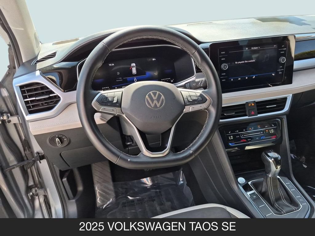 Used 2025 Volkswagen Taos SE FWD image 12