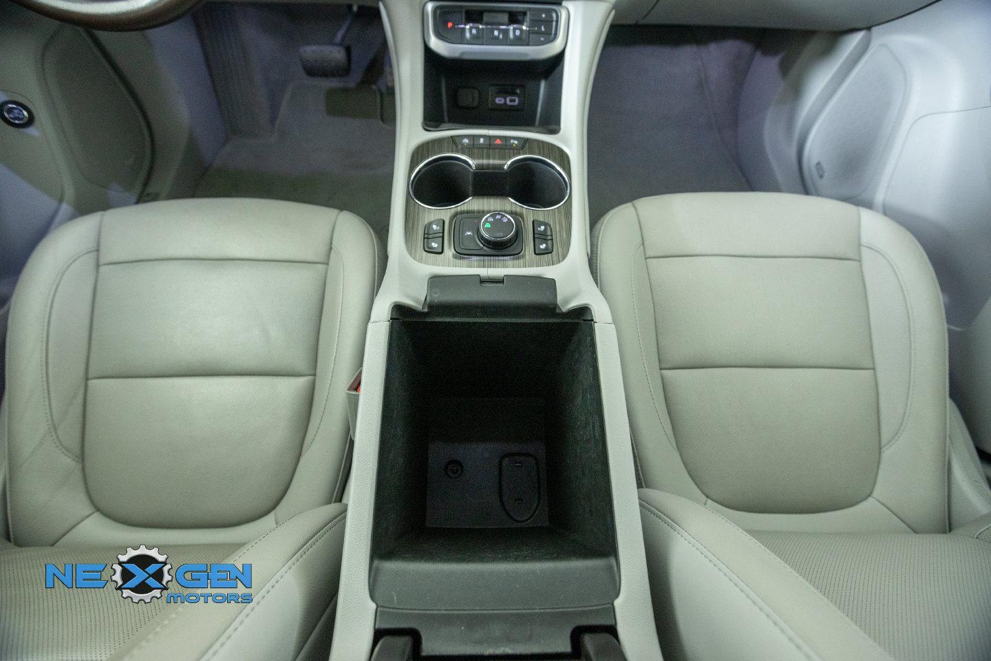 Used 2020 GMC Acadia SLT w/ LPO, Cargo Package AWD/4WD image 36