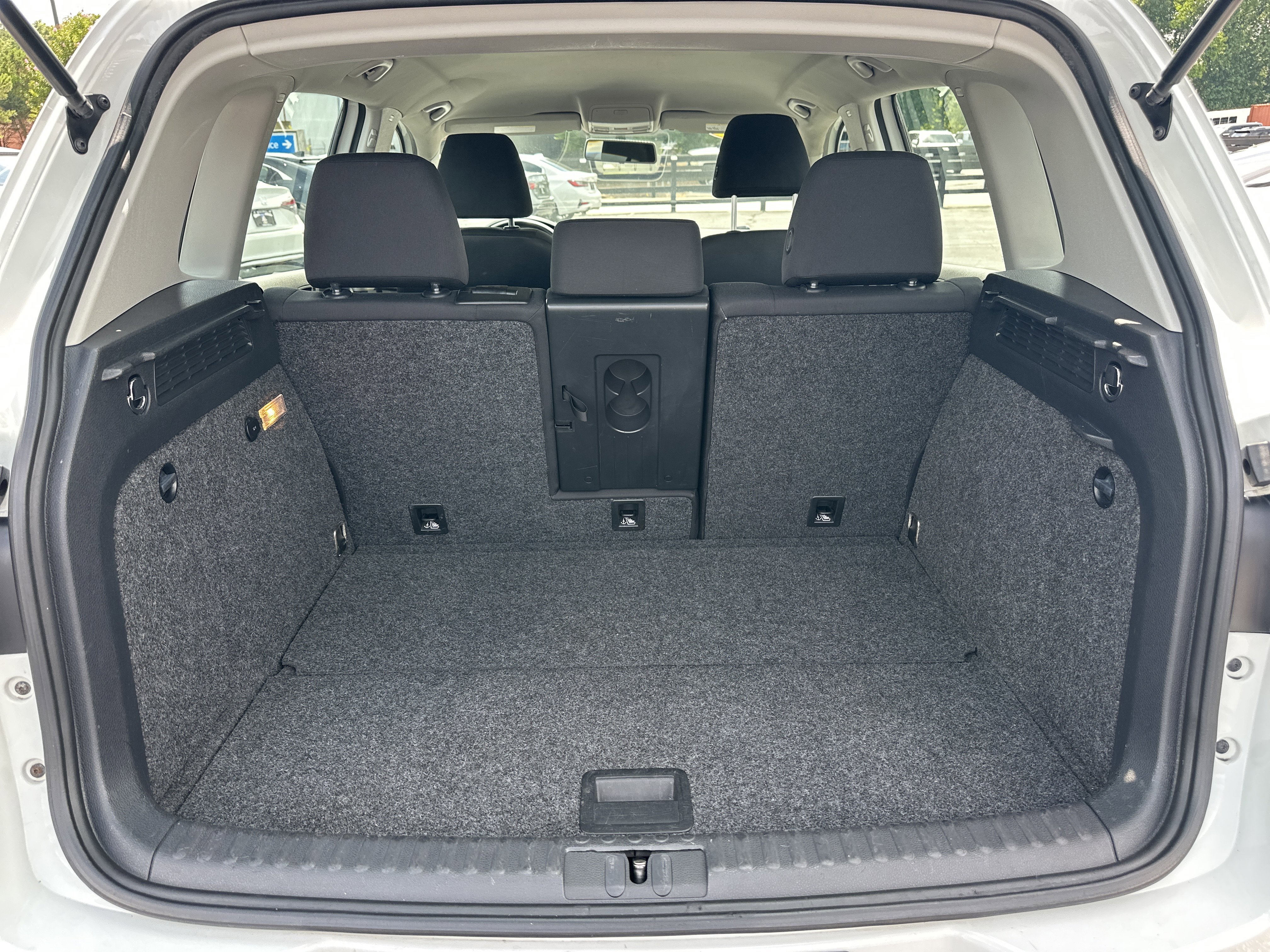 Used 2015 Volkswagen Tiguan SE FWD image 18