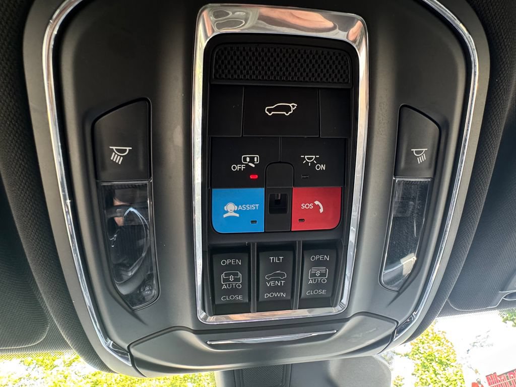 Used 2024 Jeep Grand Cherokee L Limited w/ Luxury Tech Group II AWD/4WD image 26