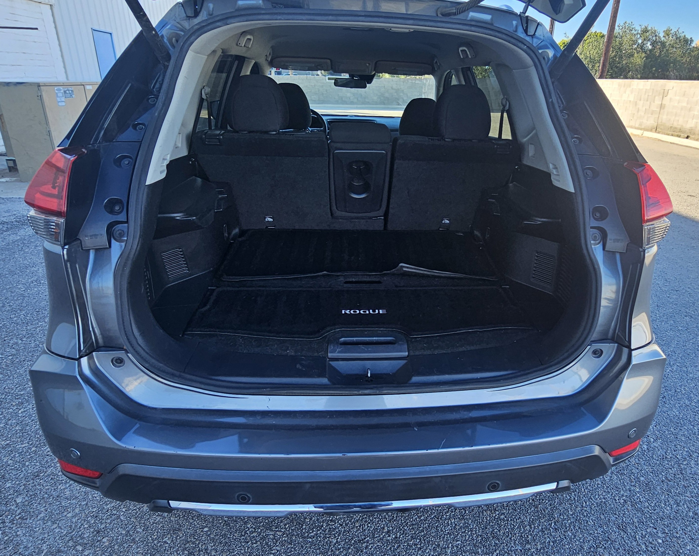 Used 2020 Nissan Rogue SV w/ Premium Package image 22