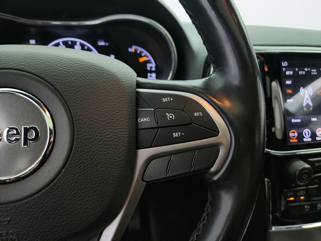 Used 2019 Jeep Grand Cherokee Laredo AWD/4WD image 23
