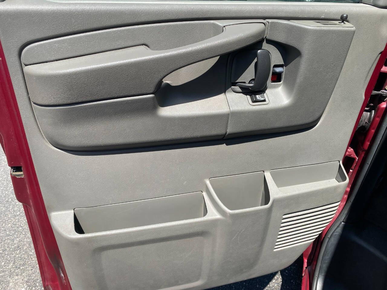 Used 2008 Chevrolet Express 1500 Passenger w/ LT Preferred Equipment Group RWD image 11