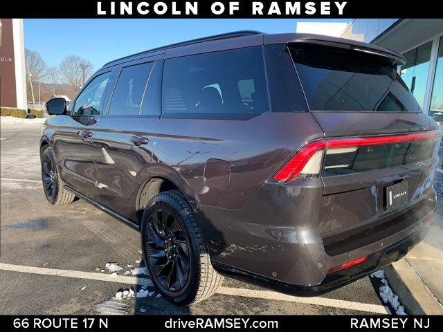 Used 2025 Lincoln Navigator Reserve w/ Jet Appearance Package image 3