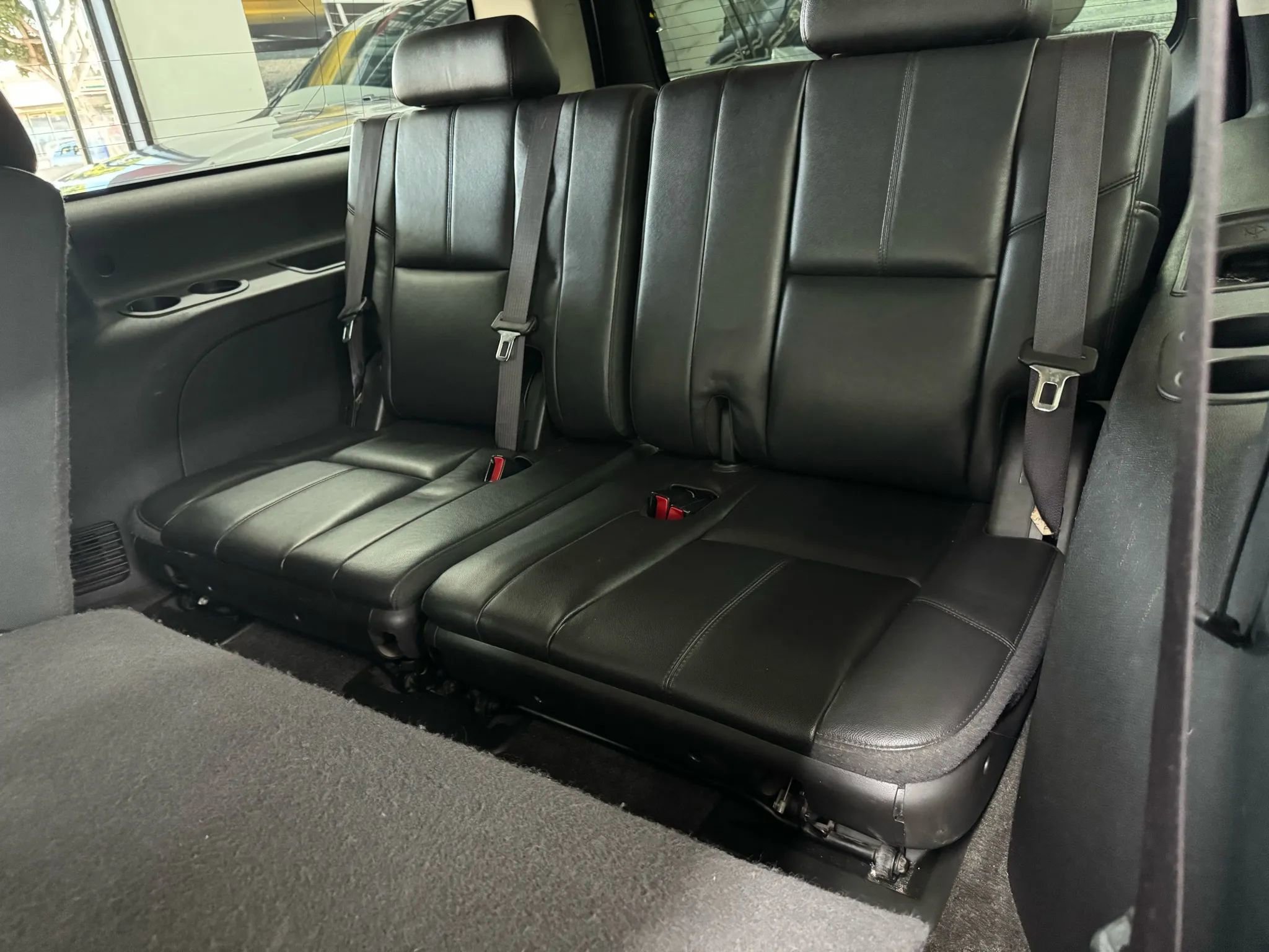 Used 2012 Chevrolet Suburban LT image 4