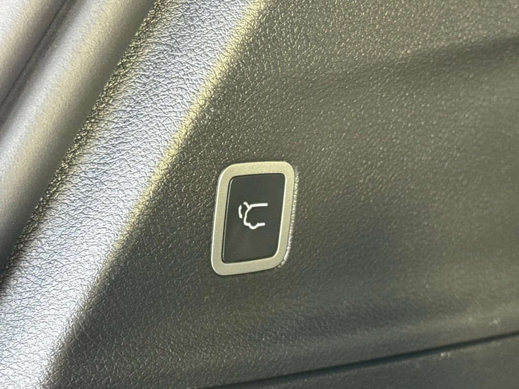 Certified 2024 Chrysler Pacifica Limited FWD image 32