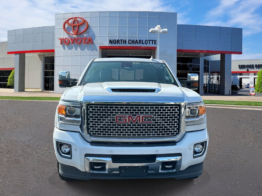 Used 2017 GMC Sierra 2500 Denali w/ Duramax Plus Package AWD/4WD image 2