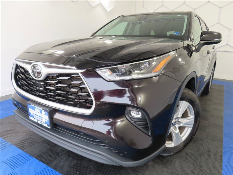 Used 2021 Toyota Highlander LE AWD/4WD image 1
