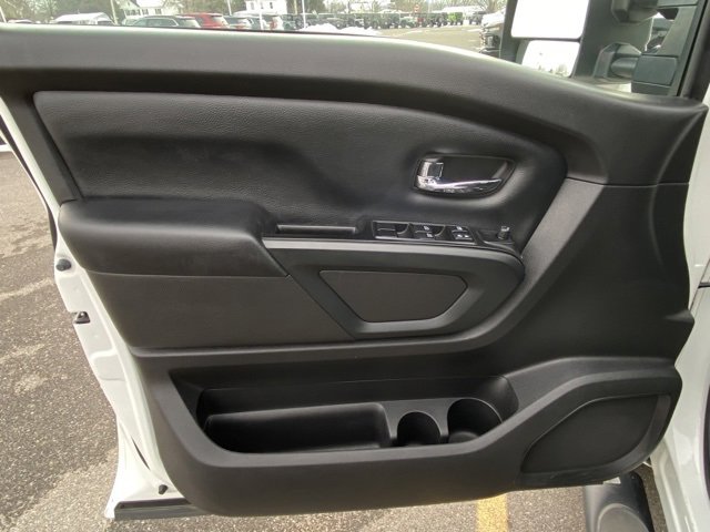 Used 2018 Nissan Titan SV w/ SV Convenience Package image 10