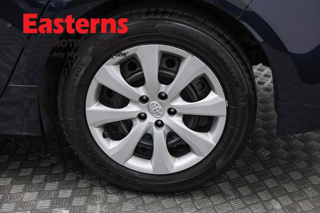 Used 2021 Toyota Corolla LE image 32