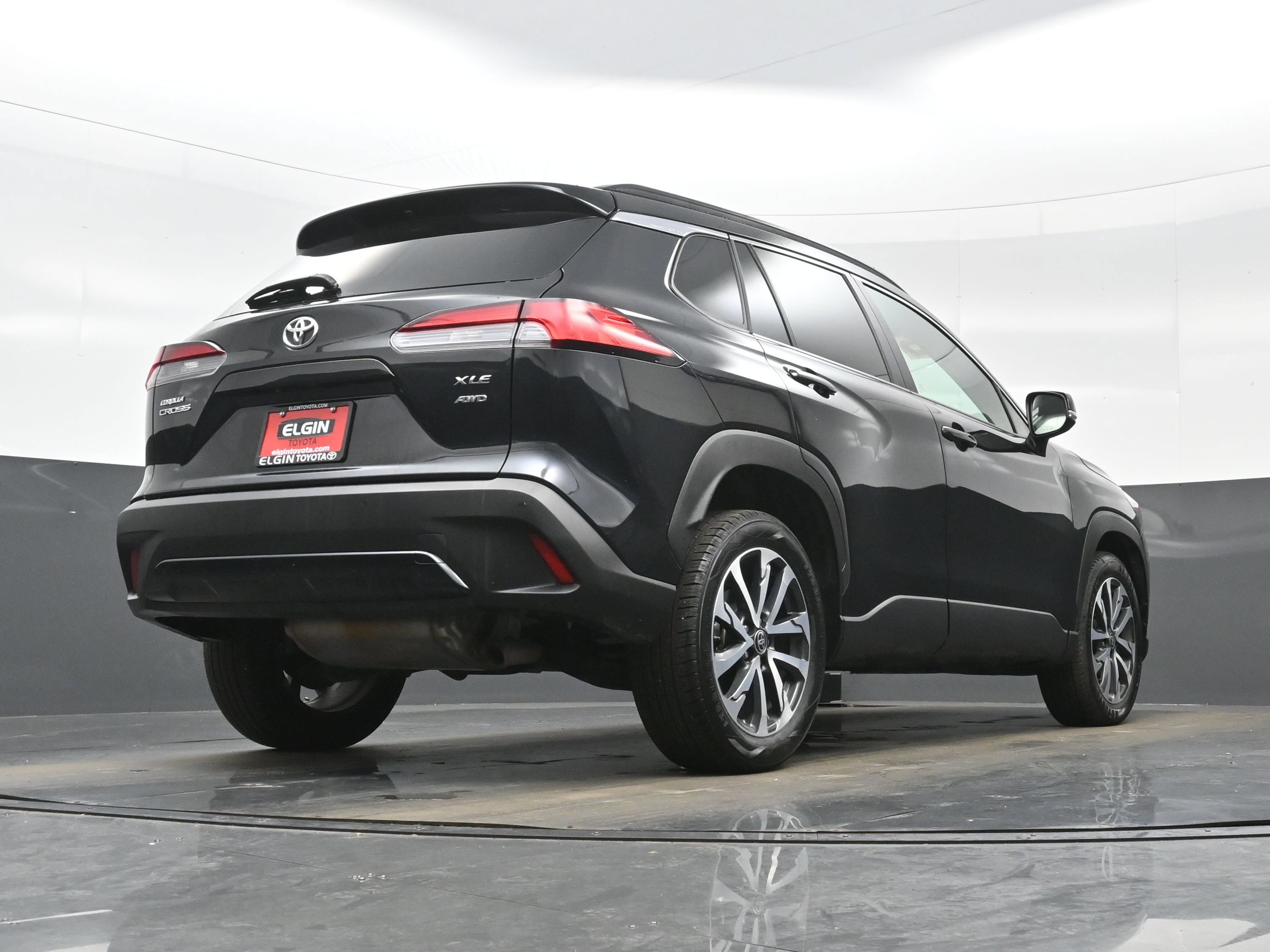 Used 2025 Toyota Corolla Cross XLE AWD/4WD image 32