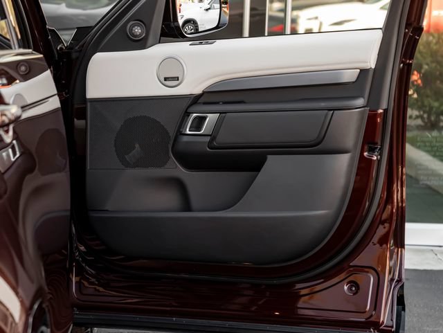 New 2026 Land Rover Discovery Limited Edition AWD/4WD image 32