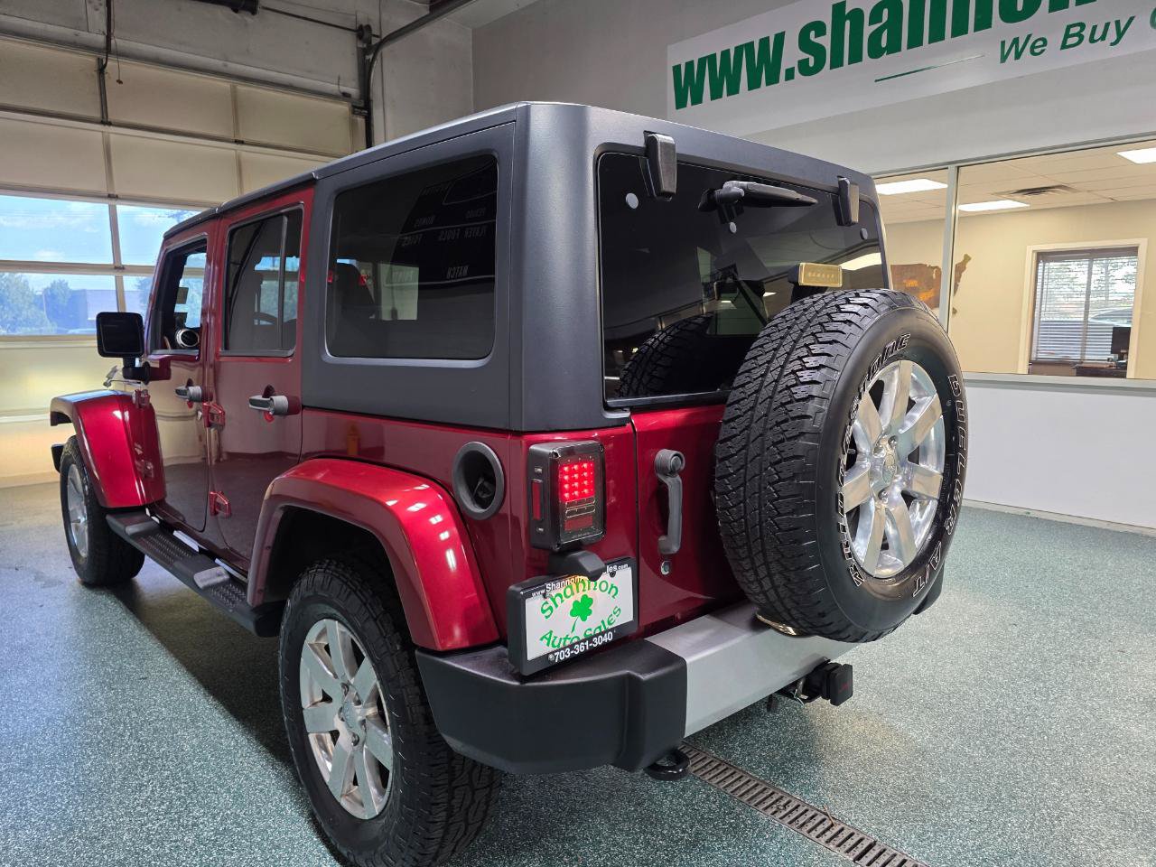 Used 2012 Jeep Wrangler Unlimited Sahara w/ Max Tow Pkg AWD/4WD image 9