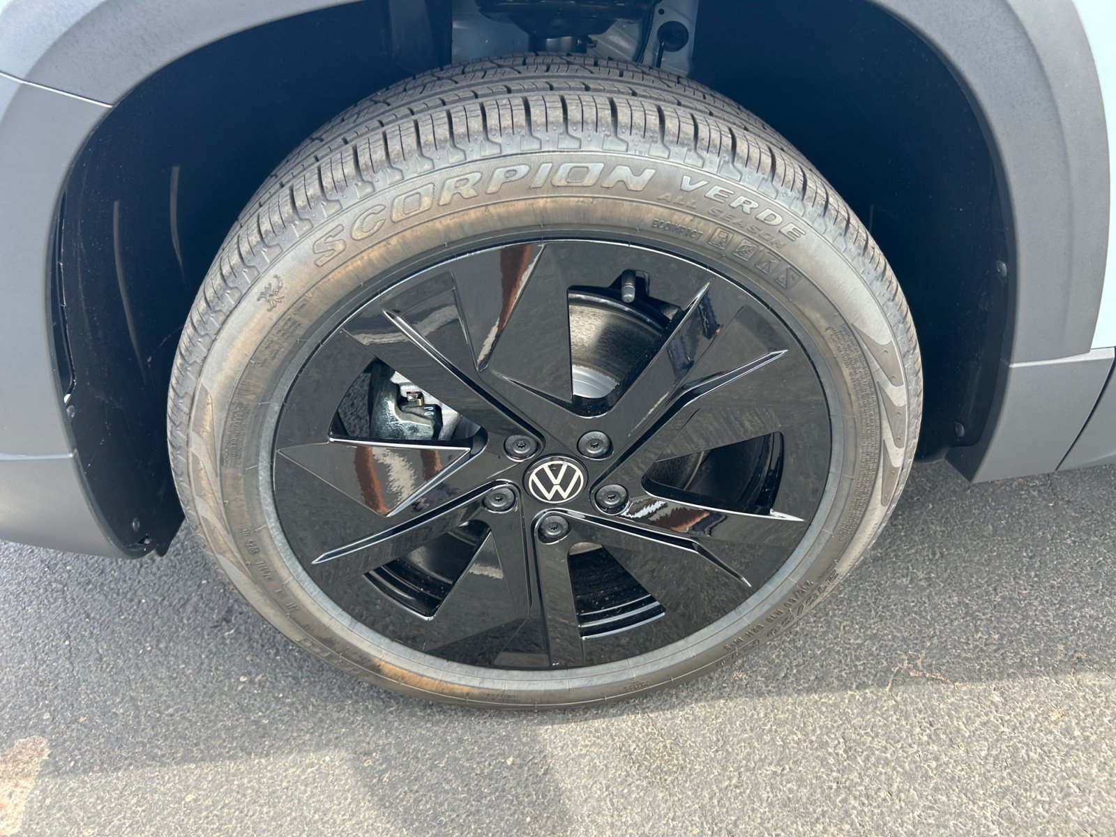 New 2026 Volkswagen Taos SE FWD image 25