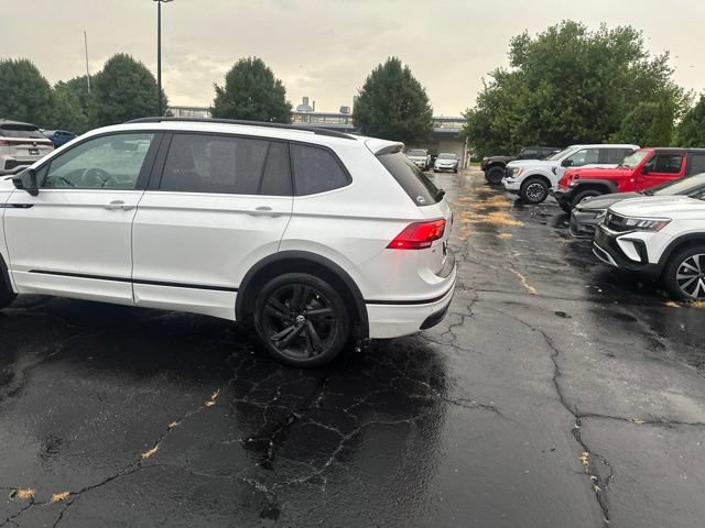 Used 2023 Volkswagen Tiguan SE R-Line AWD/4WD image 5