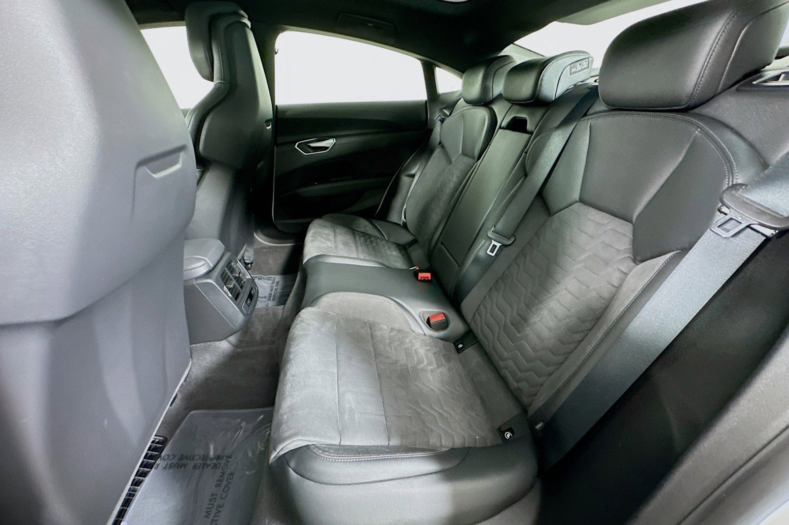 Used 2022 Audi e-tron GT Premium Plus w/ Performance Package image 9