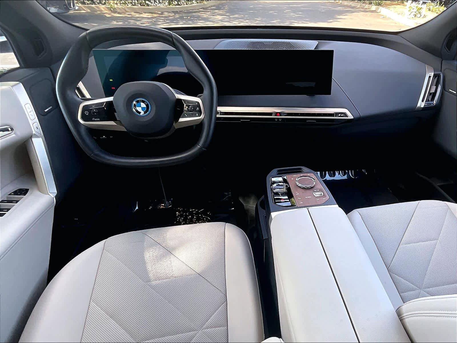 Used 2023 BMW iX xDrive50 w/ Premium Package AWD/4WD image 17