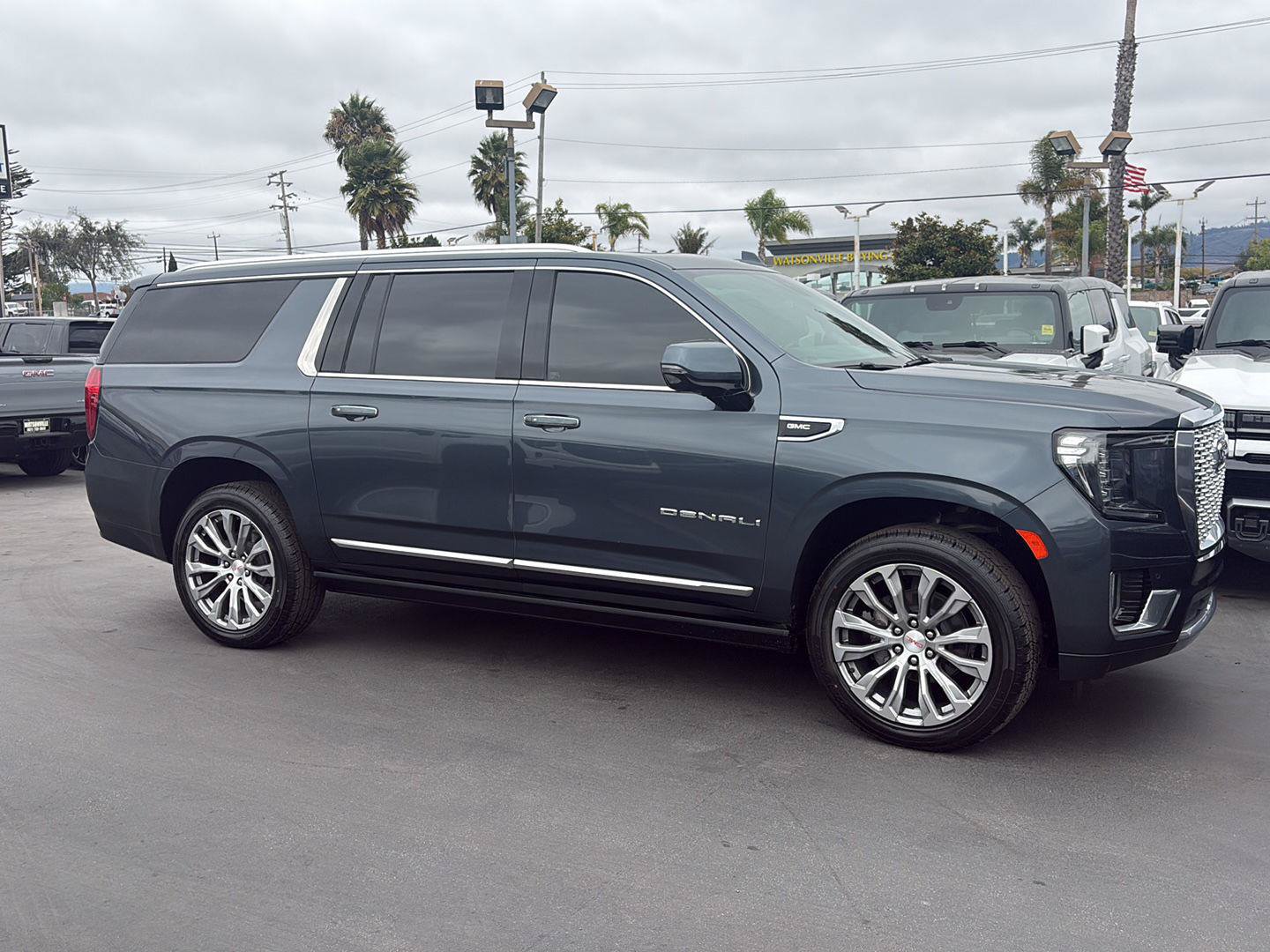 Used 2021 GMC Yukon XL Denali AWD/4WD image 2