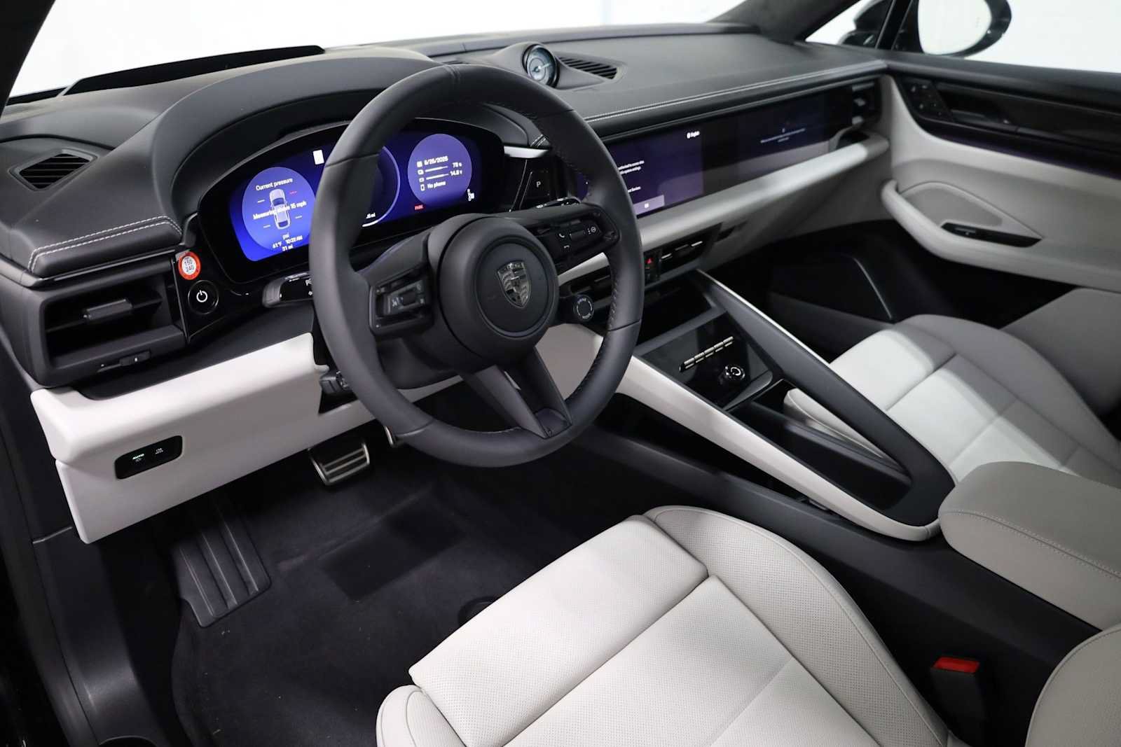 New 2025 Porsche Macan Turbo Electric AWD/4WD image 4